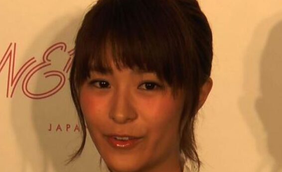 観月あこ